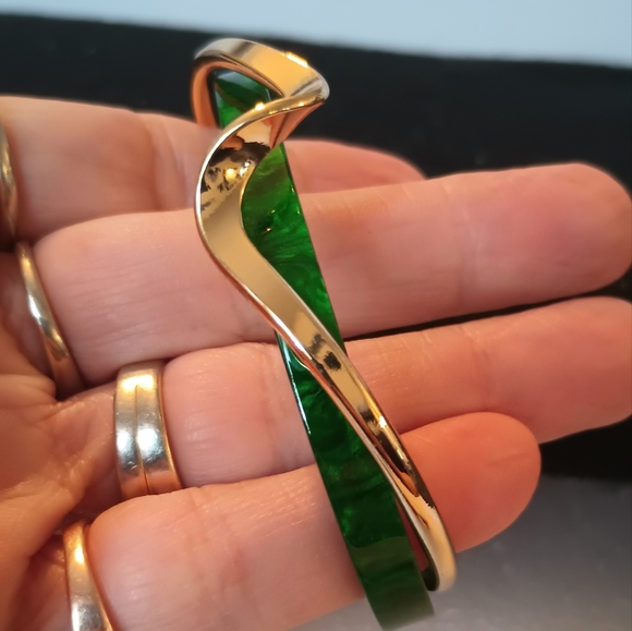 18k. Gold Plated Bangle - Picture 5 of 9